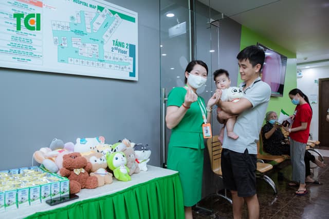 Ảnh Tặng quà 1/6 cho bé