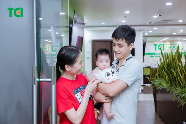 Ảnh Tặng quà 1/6 cho bé