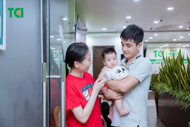 Ảnh Tặng quà 1/6 cho bé