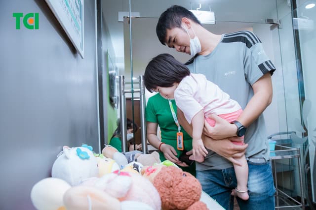 Ảnh Tặng quà 1/6 cho bé