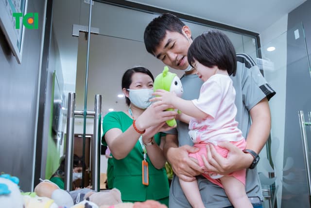 Ảnh Tặng quà 1/6 cho bé