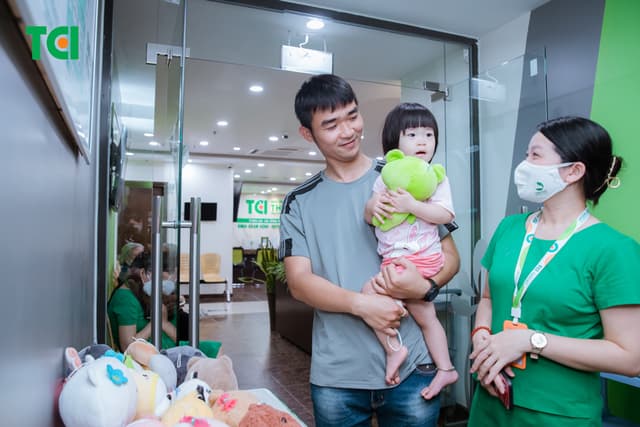 Ảnh Tặng quà 1/6 cho bé