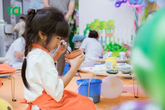 Ảnh Tặng quà 1/6 cho bé