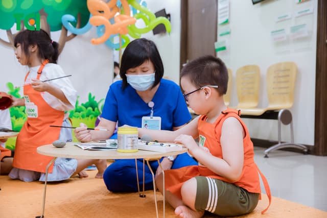 Ảnh Tặng quà 1/6 cho bé