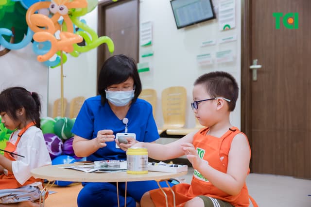 Ảnh Tặng quà 1/6 cho bé