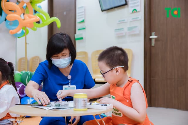 Ảnh Tặng quà 1/6 cho bé