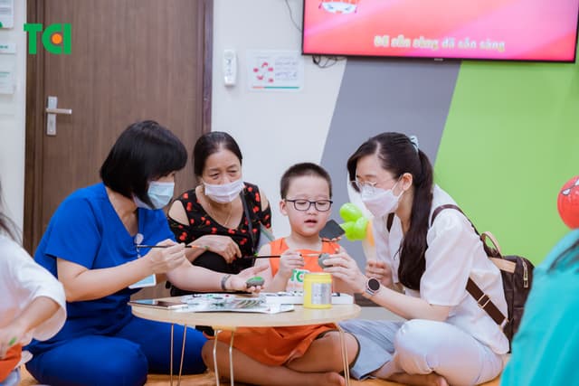 Ảnh Tặng quà 1/6 cho bé