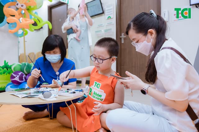 Ảnh Tặng quà 1/6 cho bé