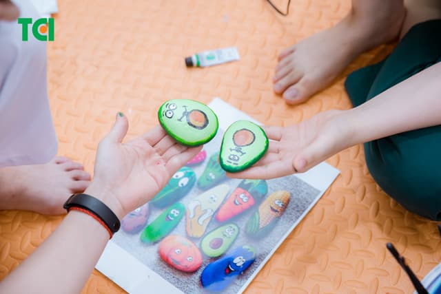 Ảnh Tặng quà 1/6 cho bé