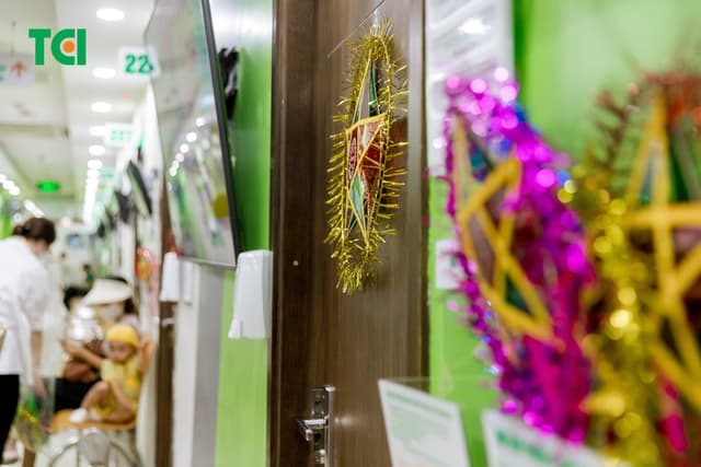 Ảnh Tặng quà Trung thu cho bé