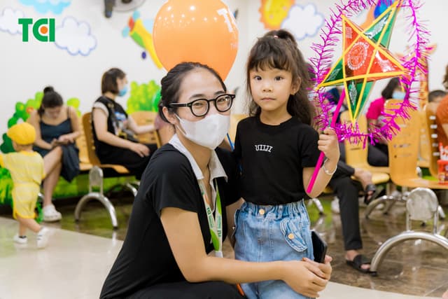 Ảnh Tặng quà Trung thu cho bé