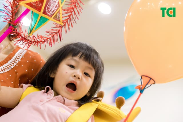 Ảnh Tặng quà Trung thu cho bé