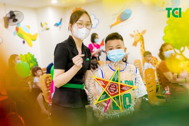 Ảnh Tặng quà Trung thu cho bé