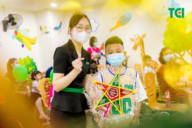 Ảnh Tặng quà Trung thu cho bé