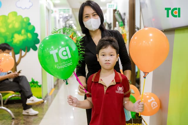 Ảnh Tặng quà Trung thu cho bé