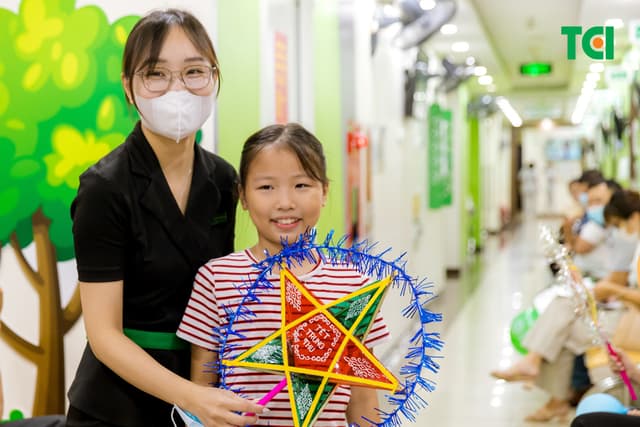 Ảnh Tặng quà Trung thu cho bé