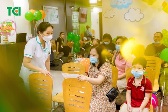 Ảnh Tặng quà Trung thu cho bé