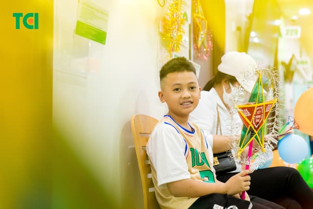 Ảnh Tặng quà Trung thu cho bé