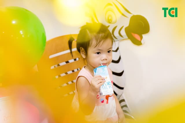 Ảnh Tặng quà Trung thu cho bé