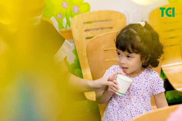 Ảnh Tặng quà Trung thu cho bé