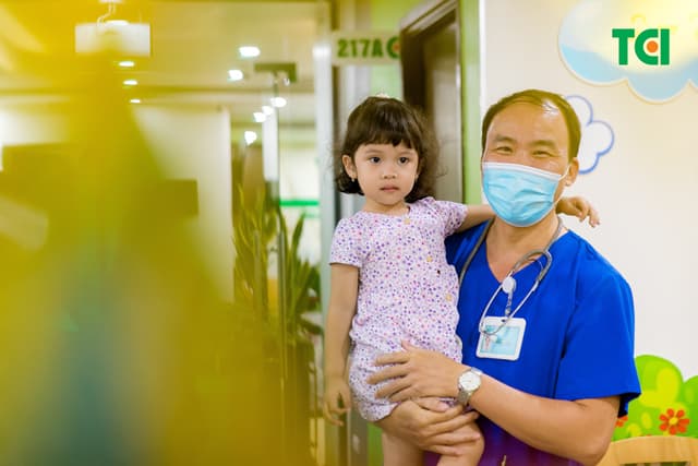 Ảnh Tặng quà Trung thu cho bé