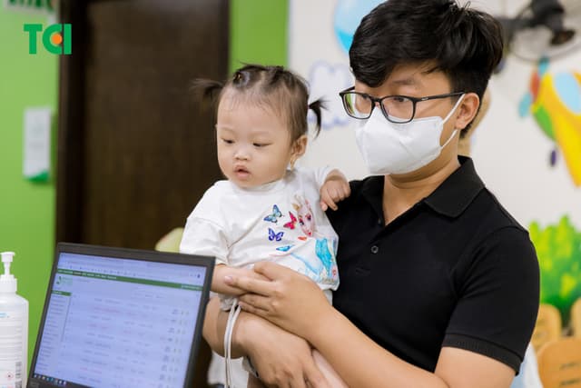 Ảnh Tặng quà Trung thu cho bé