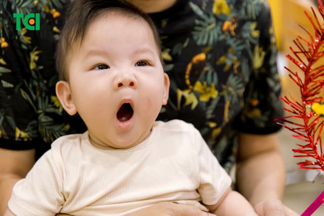 Ảnh Tặng quà Trung thu cho bé