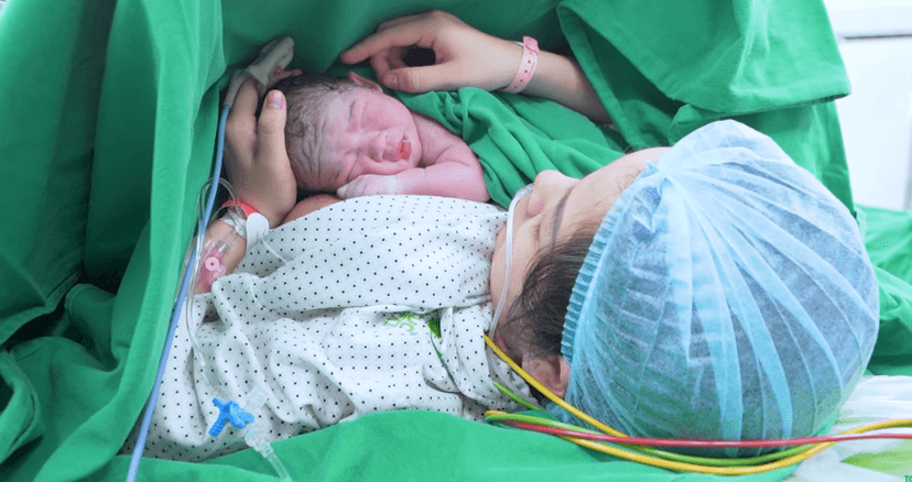 Mẹ bầu bị sốt xuất huyết cần lưu ý những gì?