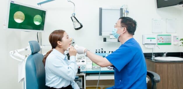 Trong trường hợp xương cá không tự tiêu, người bệnh cần được thực hiện các cách để gắp xương cá ra sớm.