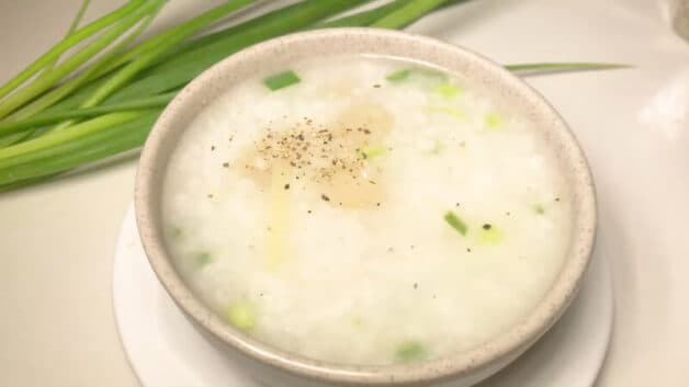 Ăn cháo giúp dễ tiêu hóa và giúp cơ thể ấm hơn