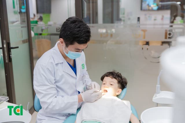 Bao nhiêu tuổi có cao răng và thời điểm nên lấy cao răng