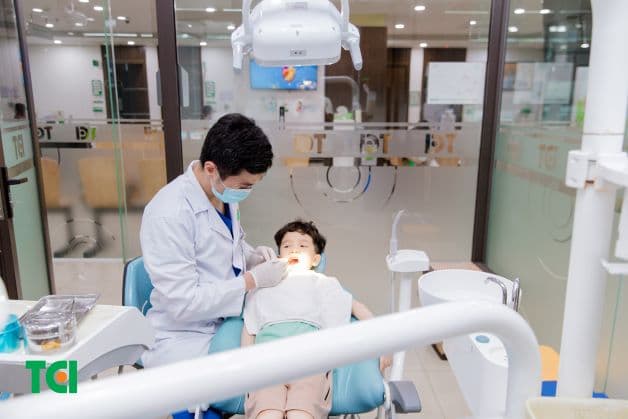 Hỏi bác sĩ của bạn về vấn đề bao nhiêu tuổi có thể cạo vôi răng