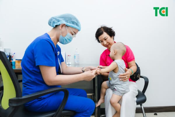 Trẻ bị tay chân miệng do EV71 dễ biến chứng thần kinh nguy hiểm-2