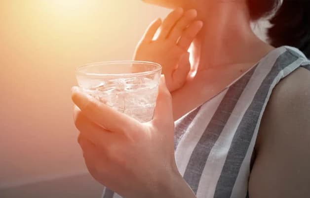 Người bệnh bị khàn giọng kéo dài hơn 2 tuần không thuyên giảm cần tới cơ sở y tế để được thăm khám.