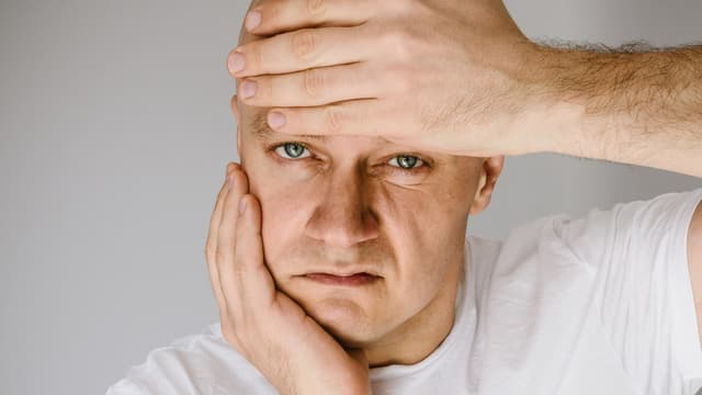 Giải đáp: Bọc răng sứ bị ê buốt phải làm sao?