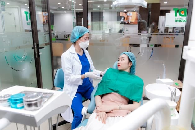 bọc răng sứ đau không