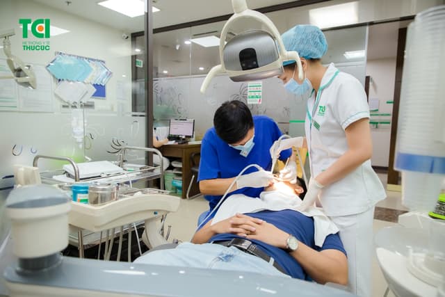 Bọc răng sứ kim loại giá bao nhiêu và những lưu ý