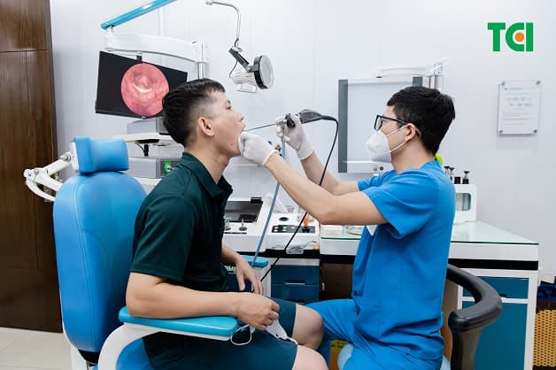 học cách chữa hóc xương cá bằng mật ong