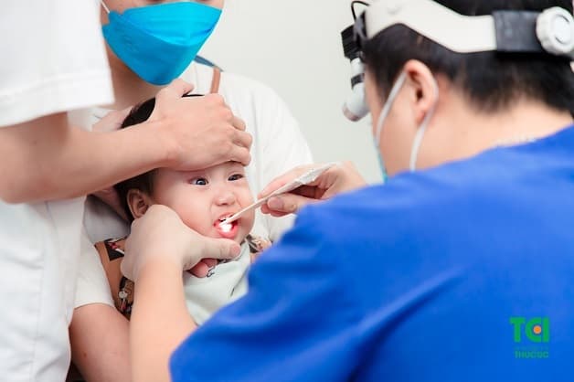 Lưu ý tránh những sai lầm khi lấy xương cá để an toàn cho người bệnh