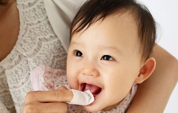 chăm sóc răng cho bé 18 tháng