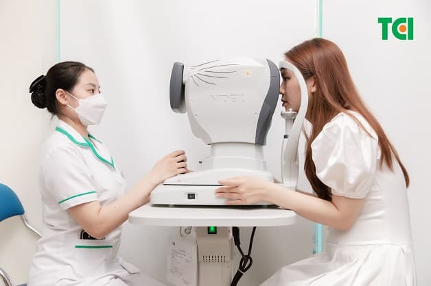 khám trước để xem chi phí mổ mộng mắt