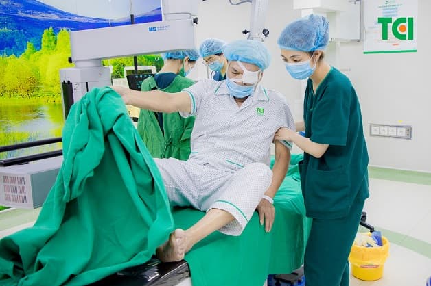 chi phí mổ mộng mắt sau phẫu thuật