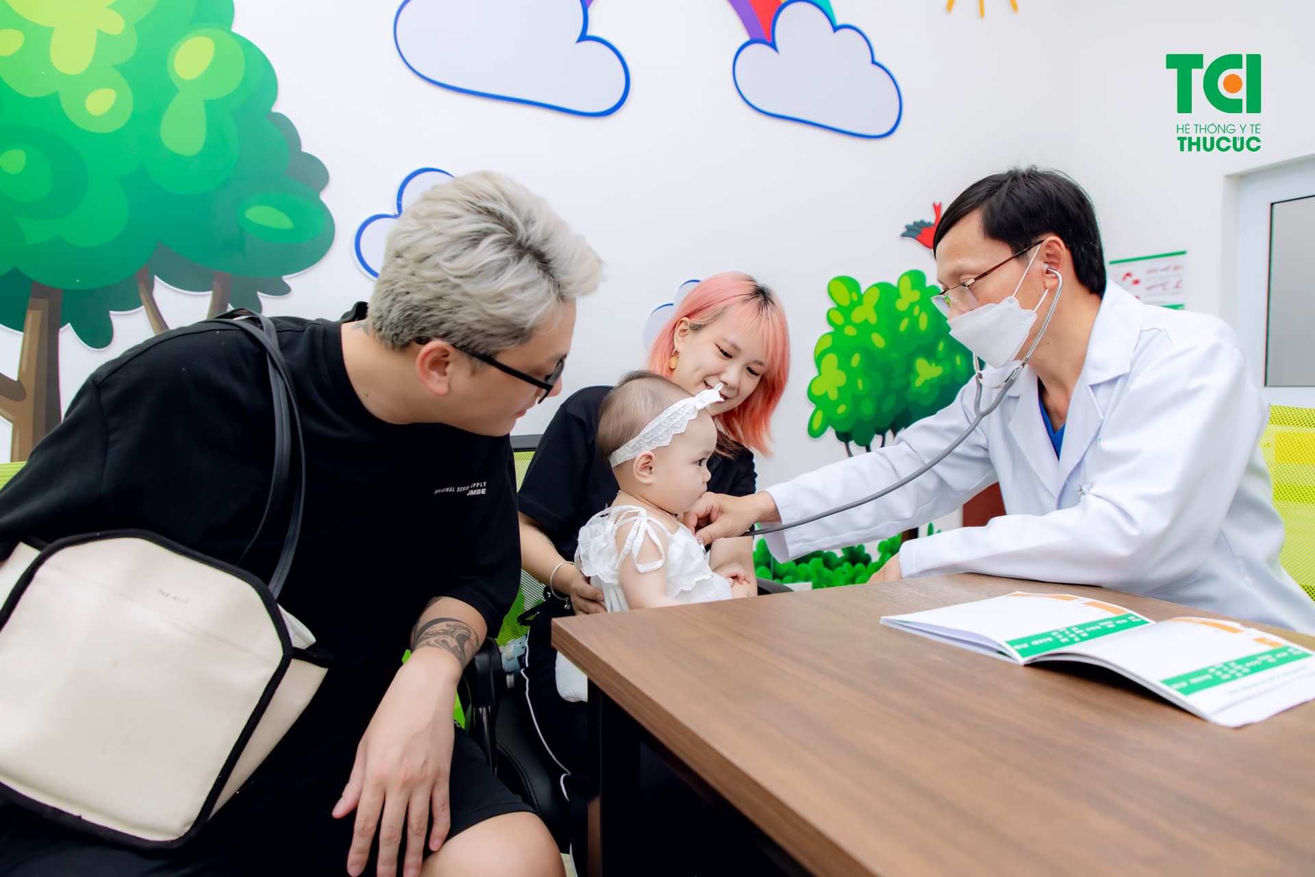 Báo cáo cho cơ sở y tế hoặc bác sĩ nếu có bất kỳ dấu hiệu không bình thường nào đang xảy ra