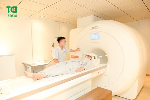 MRI cung cấp chi tiết hình ảnh để chẩn đoán u tuyến thượng thận