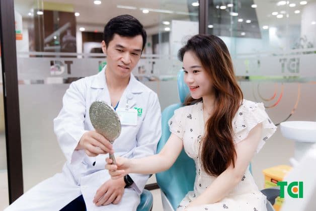 Dán sứ veneer chi phí cao hơn nhưng có nhiều ưu điểm nên nhiều người vẫn chọn lựa