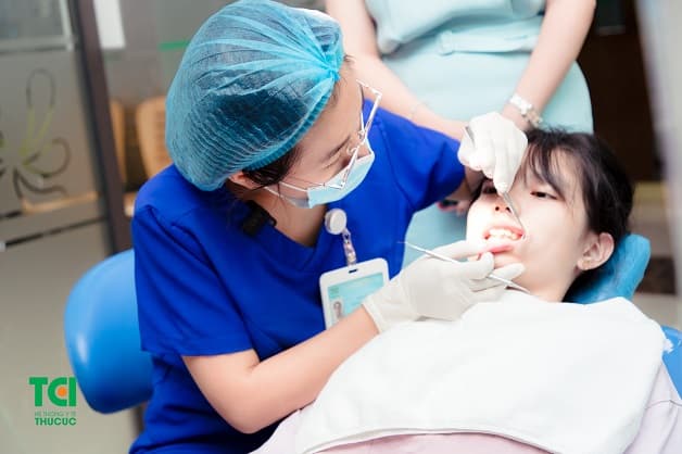 không thể tự đánh bay cao răng tại nhà