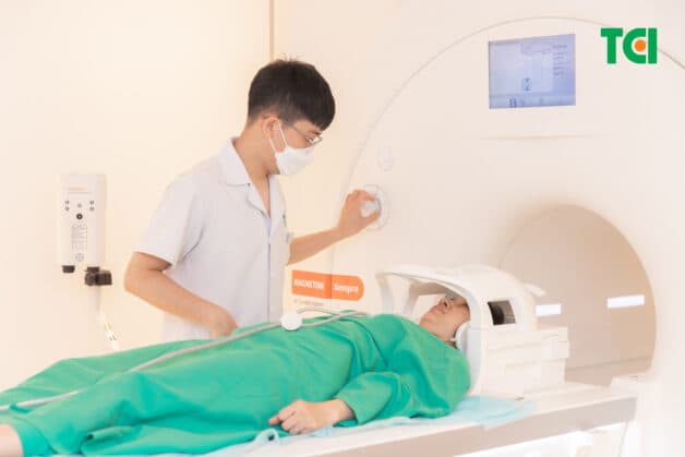 Chụp cộng hưởng từ MRI có ý nghĩa lớn trong việc chẩn đoán đau đầu là bệnh gì