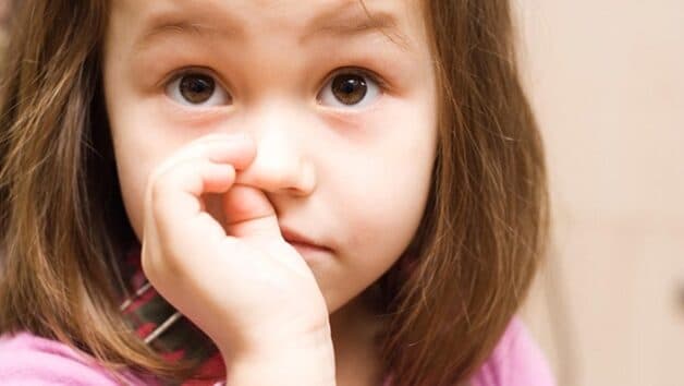 Dị vật trong hốc mũi phải làm sao