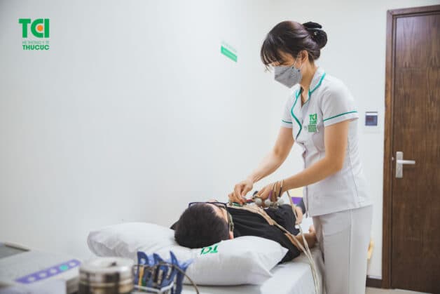 Điện tâm đồ là gì? Điện tâm đồ cần được thực hiện tại các cơ sở y tế uy tín, đội ngũ kỹ thuật viên giàu kinh nghiệm