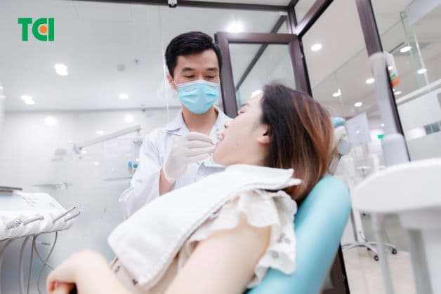 Điều trị cười hở lợi cần phải thực hiện tại các phòng nha